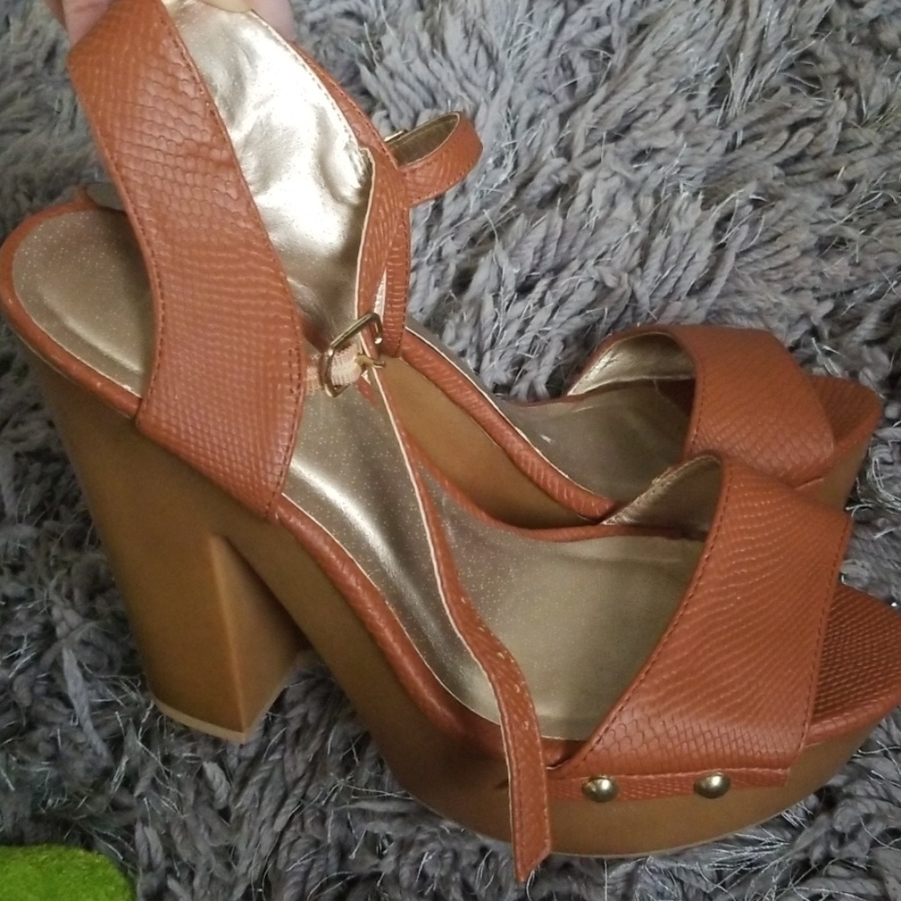 Platform heels - Picture 3 of 6